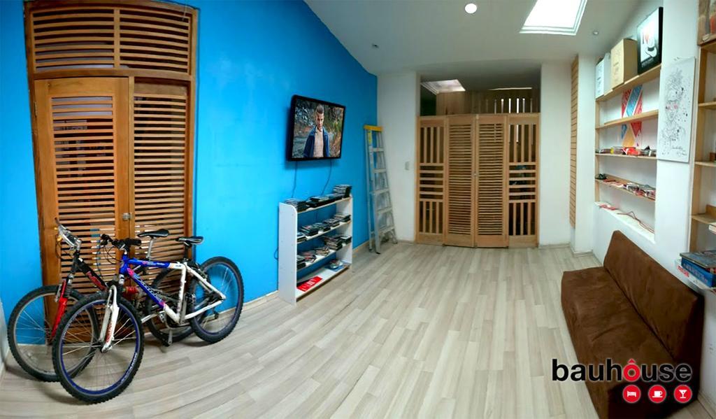 Bauhouse Backpacker Hostel Куэнка Экстерьер фото